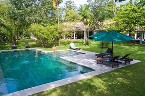 Villa | 4 bedrooms - Family House With Large Garden In A Peaceful Setting (Padinnoruwa)