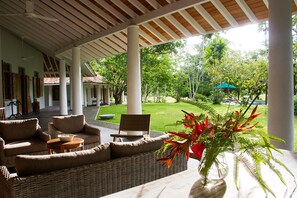 Villa | 4 bedrooms - Family House With Large Garden In A Peaceful Setting (Padinnoruwa)