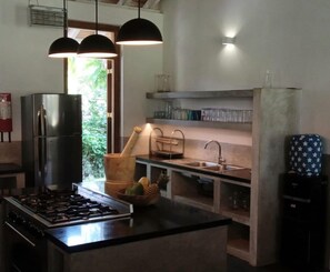 Villa | 4 bedrooms - Family House With Large Garden In A Peaceful Setting (Padinnoruwa)