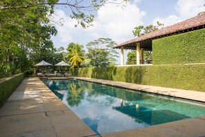 5 bedrooms - Historically Important Architecturally Stunning Hilltop Villa (Hapugala)