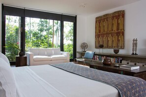 5 bedrooms - Historically Important Architecturally Stunning Hilltop Villa (Hapugala)
