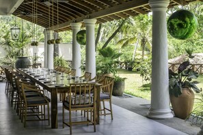 House - A Sophisticated Spacious Beach Villa With 20 Meter Water Slide (Polgahamulla)