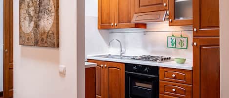Cookware/dishes/utensils