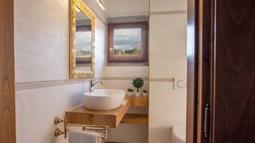 SĂšche-cheveux, serviettes fournies