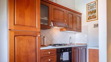 Réfrigérateur, micro-ondes, four, grille-pain