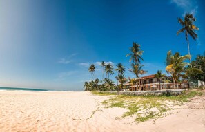 Villa | 5 bedrooms - Family Beach Villa Located On An Incredible Beach (Koggala)