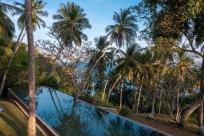 3 bedrooms - Sustainably Designed Villa Overlooking Indian Ocean (Tangalle)