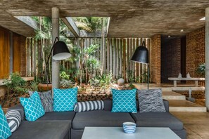 3 bedrooms - Sustainably Designed Villa Overlooking Indian Ocean (Tangalle)