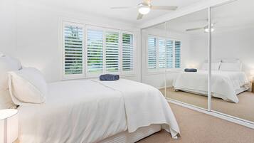 5 bedrooms, iron/ironing board, free WiFi, bed sheets