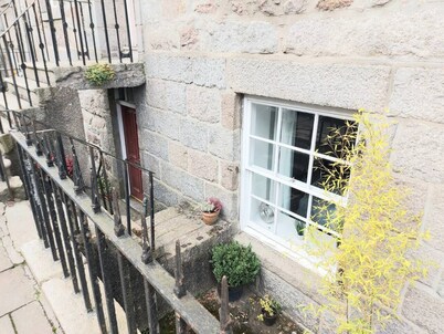 Granite Getaways - The Terrace Below