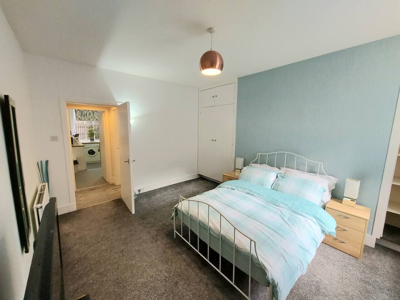 Desk, iron/ironing board, WiFi, bed sheets