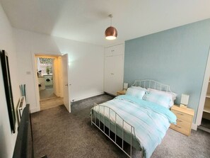 1 bedroom, desk, iron/ironing board, WiFi