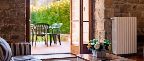 Televisión, chimenea