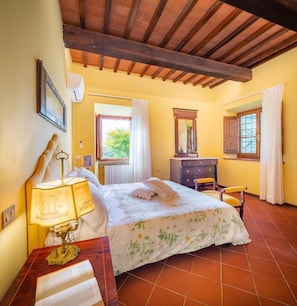 4 habitaciones, tabla de planchar con plancha y wifi gratis