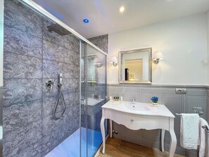 Hair dryer, towels - Mimosa (Città metropolitana di Firenze)