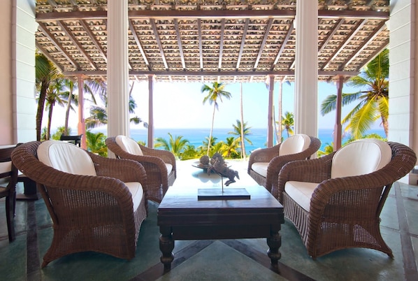 5 bedrooms - Clifftop Villa With 180 Views Of Indian Ocean (Mirissa)