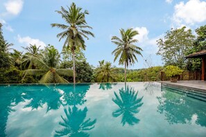7 bedrooms - Luxurious 07 Bedroom Hilltop Villa With Private Gym (Unawatuna)