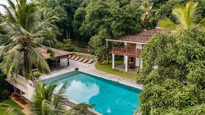 7 bedrooms - Luxurious 07 Bedroom Hilltop Villa With Private Gym (Unawatuna)