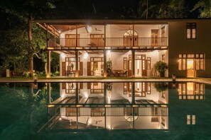 7 bedrooms - Luxurious 07 Bedroom Hilltop Villa With Private Gym (Unawatuna)