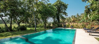 Antique Dutch Period Country House With Far Reaching West-facing Views
