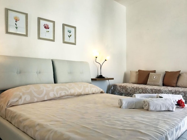 2 bedrooms, iron/ironing board, free WiFi, bed sheets