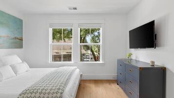 1 bedroom, iron/ironing board, WiFi