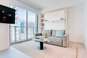 Télévision, services de streaming, espaces bureaux