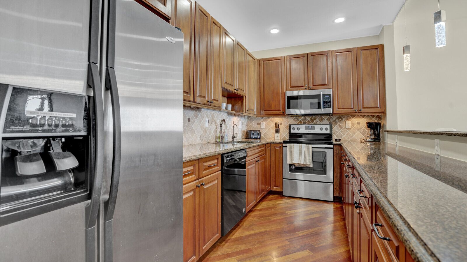 冰箱、微波炉、烤箱、炉灶