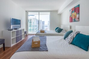 1 habitación, tabla de planchar con plancha, wifi gratis y ropa de cama