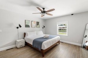 3 Schlafzimmer, Schreibtisch, Bügeleisen/Bügelbrett, WLAN