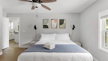 3 bedrooms, desk, iron/ironing board, WiFi