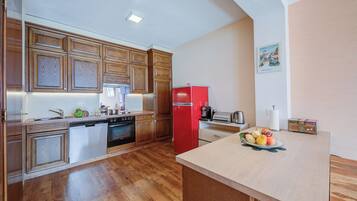 Family Apartment, Multiple Bedrooms, 2 Bathrooms, Mountainside (Panorama maggiore apartment) | Private kitchen | Fridge, oven, stovetop, dishwasher