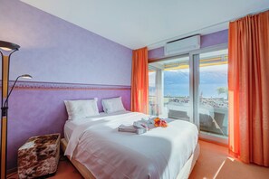 Familienapartment, Mehrere Schlafzimmer, 2 Bäder, Bergseite (Panorama maggiore apartment) | 2 Schlafzimmer, laptopgeeigneter Arbeitsplatz, Bügeleisen/Bügelbrett