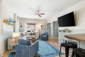 TV - Folly - Large Front Porches - One Block to Beach (Folly Beach)