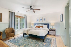 4 bedrooms, desk, iron/ironing board, travel crib