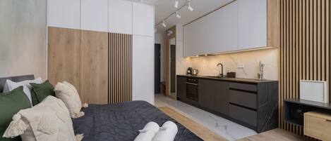 Desk, iron/ironing board, WiFi, bed sheets