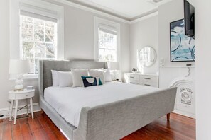 3 dormitoris, escriptori, planxa i posts de planxar i wifi 