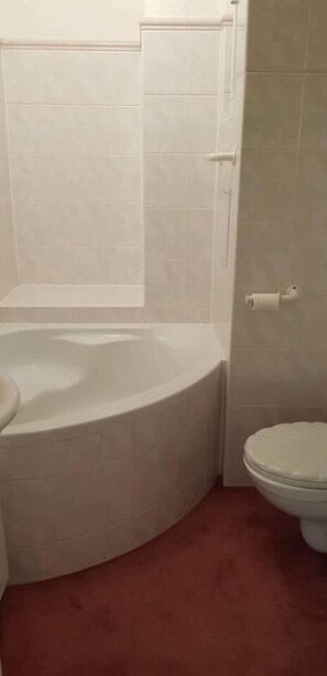 Departamento | Baño | Tina y regadera independientes, tina profunda, secadora de cabello 