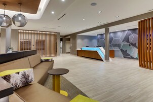 供应午餐、晚餐和欢乐时光优惠