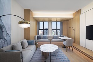 تلفزيون إل سي دي بحجم 55-بوصة يعرض قنوات تلفزيونية باشتراك مدفوع