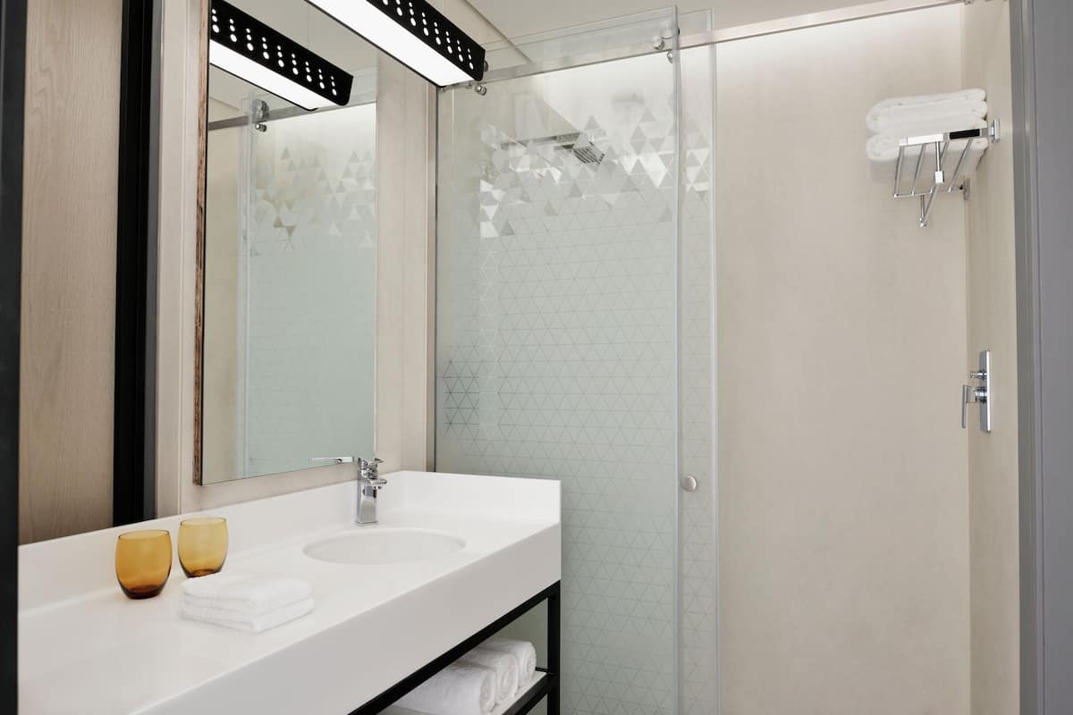 1 bedroom, premium bedding, memory-foam beds, in-room safe