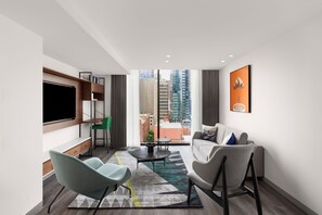 Suite, 1 habitación, vistas a la ciudad | Ropa de cama de alta calidad, minibar, caja fuerte y escritorio