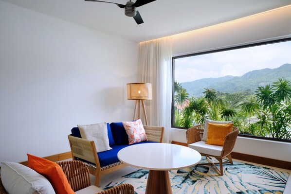 Familien-Suite, 1 Schlafzimmer, Bergblick | Minibar, Zimmersafe, individuell dekoriert, individuell eingerichtet