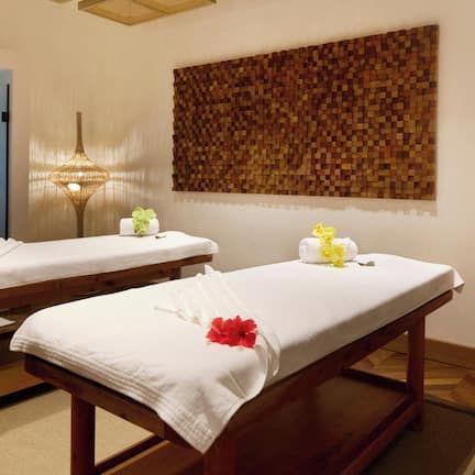 Couples treatment rooms, sauna, steam room, body treatments