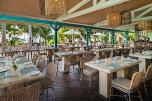 2 restaurants, breakfast, lunch served; local and international cuisine