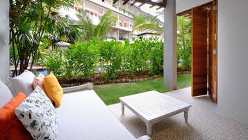 Deluxe Twin Room, Non Smoking, Pool View | 1 bedroom, minibar, in-room safe, individually decorated