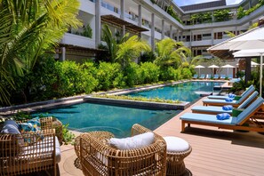 Outdoor pool, pool umbrellas, sun loungers