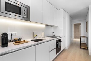 One Bedroom Superior Apartment | Private kitchen | Full-size fridge, microwave, oven, stovetop