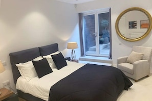 Apartamento básico, várias camas | 2 quartos, espaço de trabalho para notebook