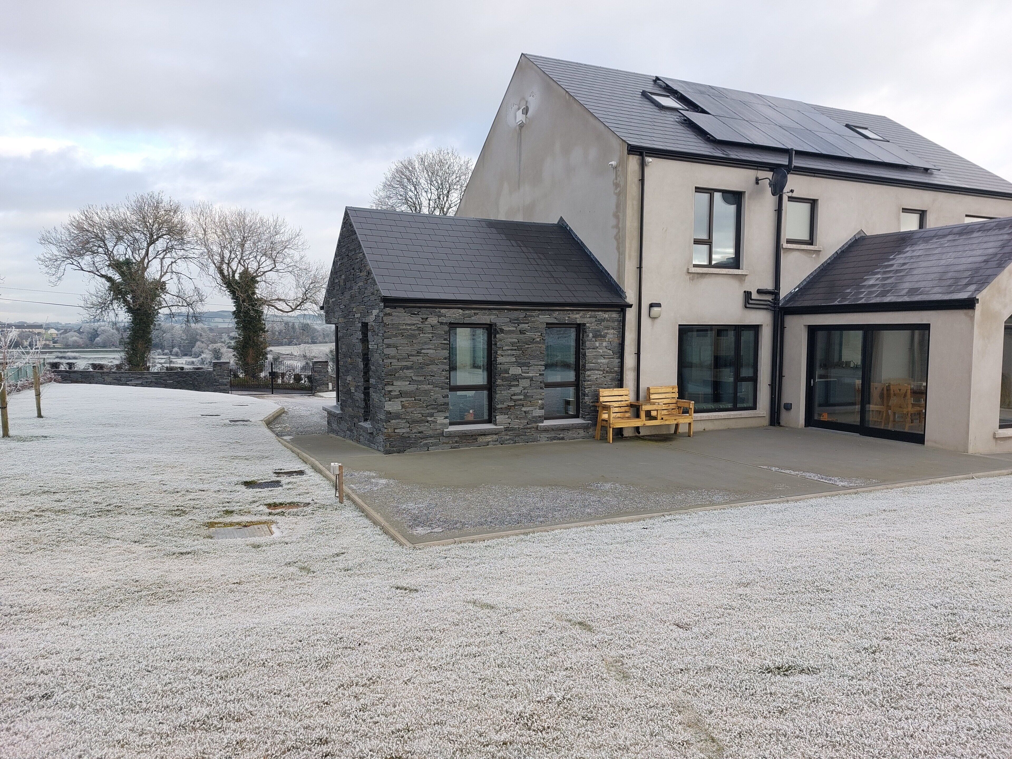 ハウス ベッド (複数台) | 外観